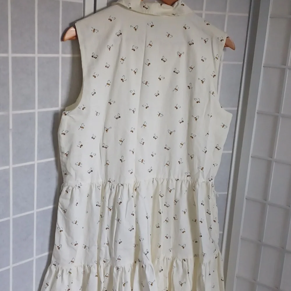 kate spade Cream Sleeveless Midi Dress with Bee Print